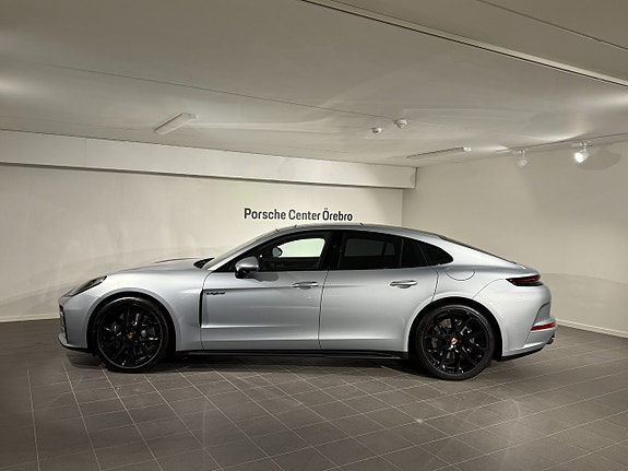 Porsche Panamera 4 4 of 5
