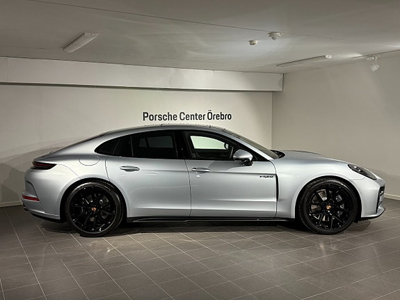 Porsche Panamera 4 3 of 5