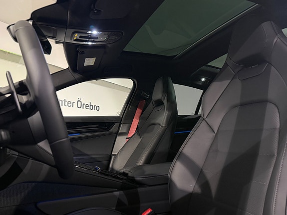 Porsche Panamera 4 8 of 13