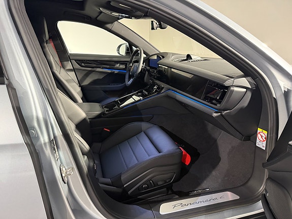 Porsche Panamera 4 13 of 13