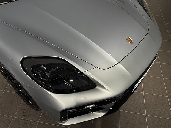 Porsche Panamera 4 5 of 5