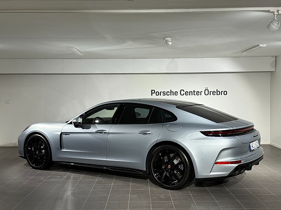 Porsche Panamera 4 2 of 5