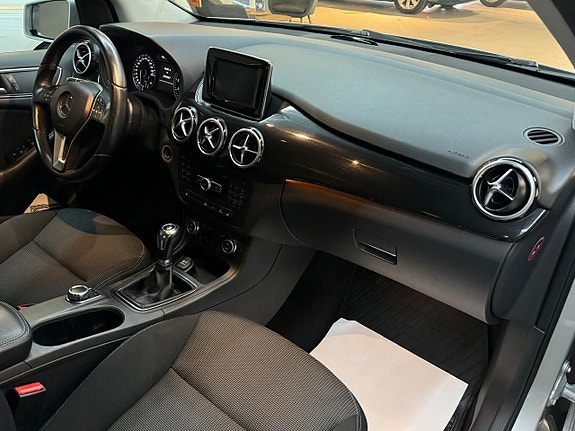 Mercedes-Benz B180 8 of 15
