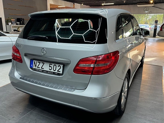 Mercedes-Benz B180 5 of 5