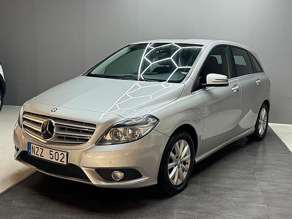 Mercedes-Benz B180 3 of 5