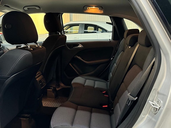 Mercedes-Benz B180 15 of 15