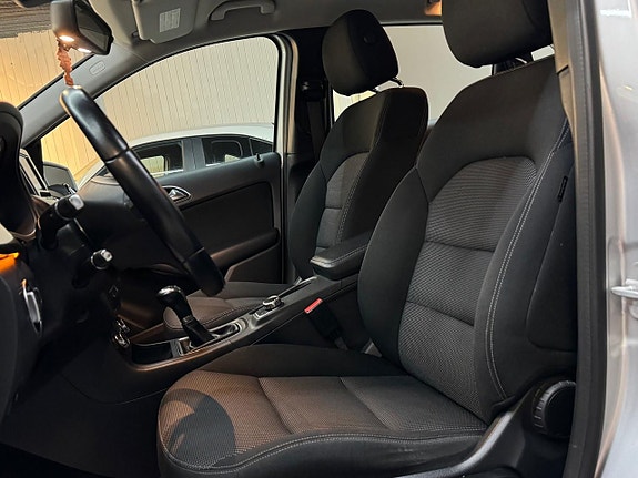 Mercedes-Benz B180 14 of 15