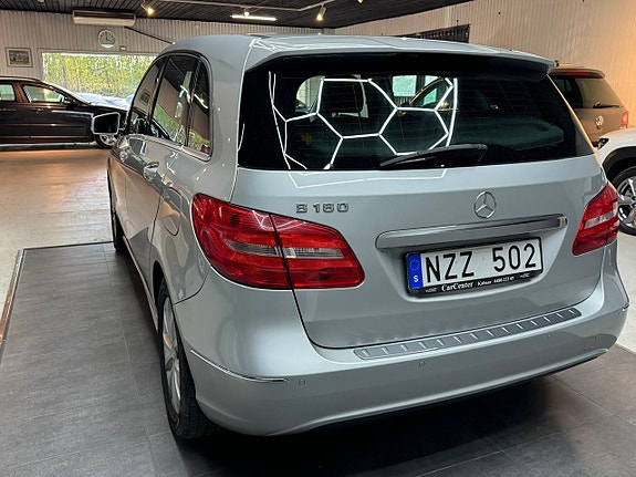 Mercedes-Benz B180 4 of 5