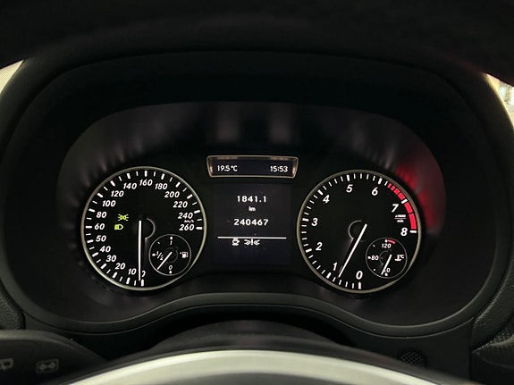 Mercedes-Benz B180 9 of 15