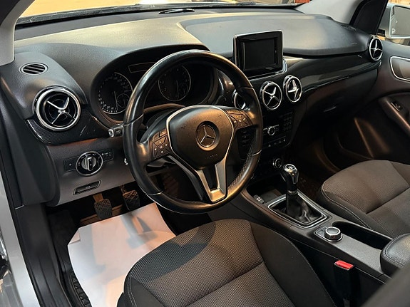 Mercedes-Benz B180 7 of 15