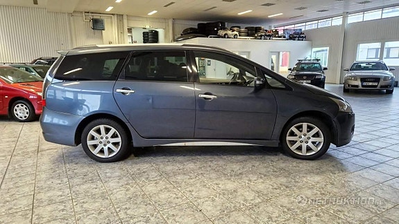 Mitsubishi Grandis 3 of 10