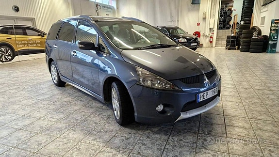 Mitsubishi Grandis 2 of 10