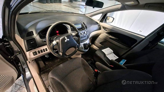 Mitsubishi Grandis 8 of 10