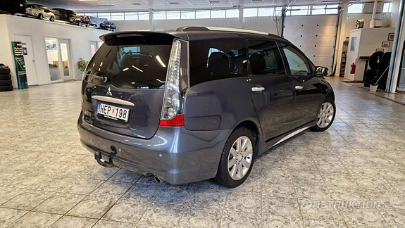Mitsubishi Grandis 4 of 10