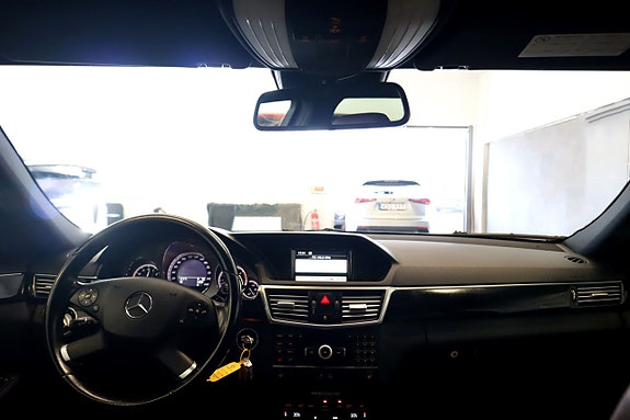 Mercedes-Benz E350 14 of 18