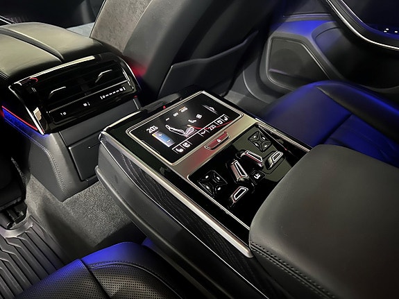Audi A8 14 of 27