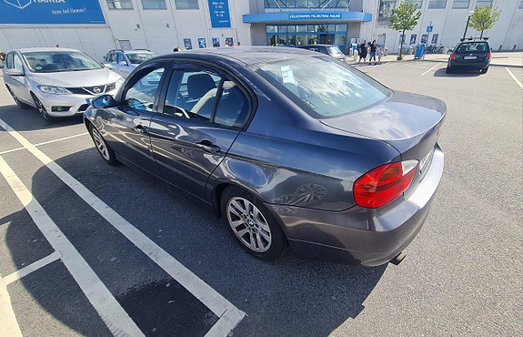 BMW 320 3 of 7