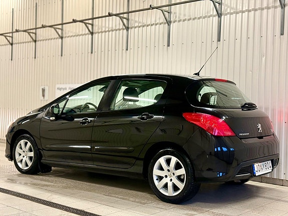 Peugeot 308 3 of 18