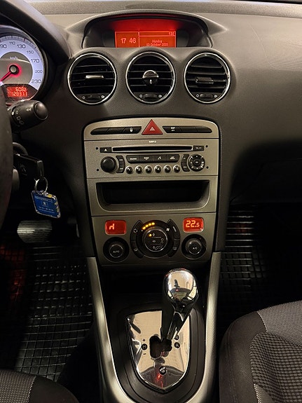 Peugeot 308 12 of 18