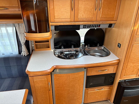 Hobby 560 UFF Exclusive Queensbed Förtält Aircondition 5 of 11