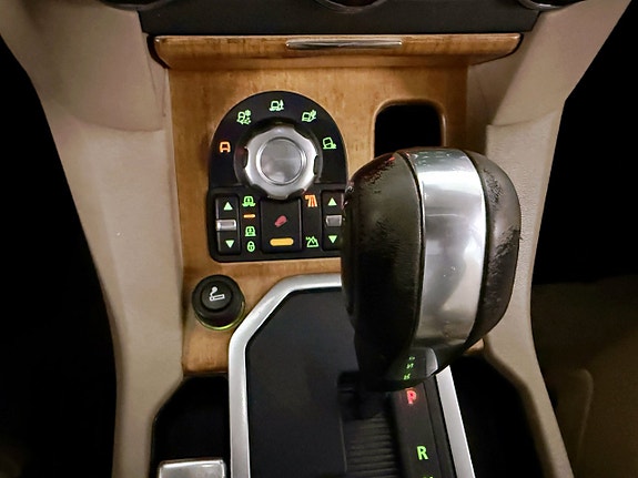 Land Rover Discovery 4 16 of 23