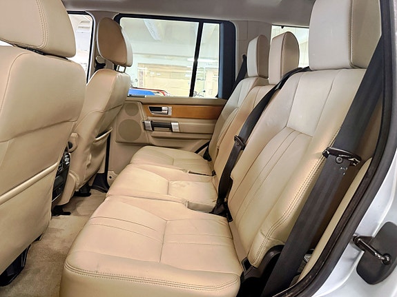 Land Rover Discovery 4 10 of 23