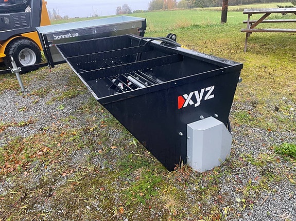XYZ  Sandspridare