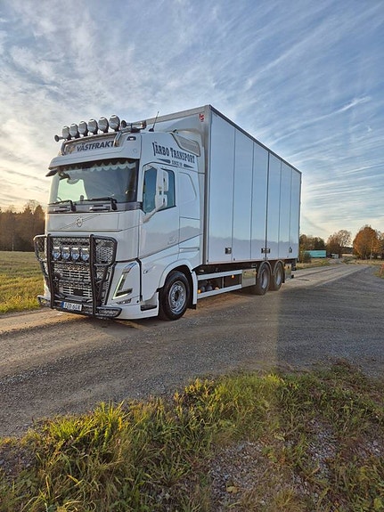 Volvo FH500 I-save skåpbil