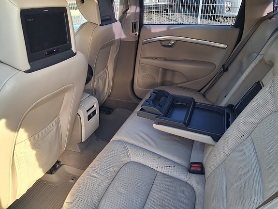 Volvo XC70 16 of 19