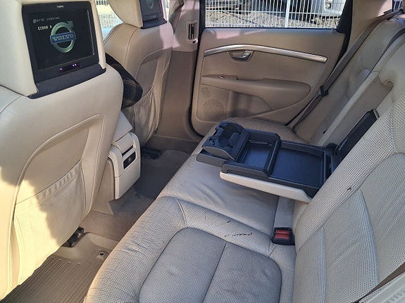 Volvo XC70 14 of 19