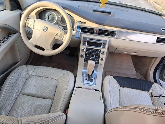 Volvo XC70 15 of 19