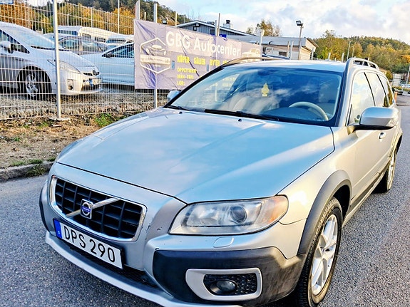 Volvo XC70 2 of 19