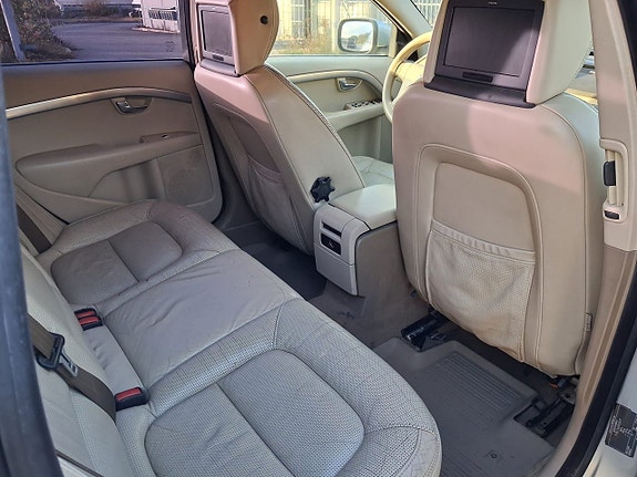 Volvo XC70 13 of 19