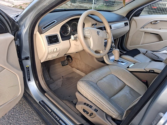 Volvo XC70 11 of 19