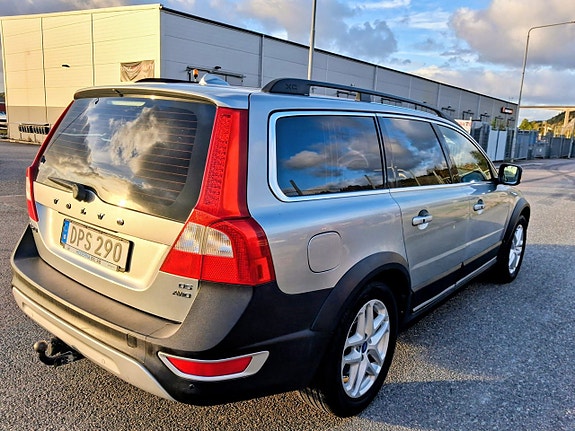 Volvo XC70 3 of 19