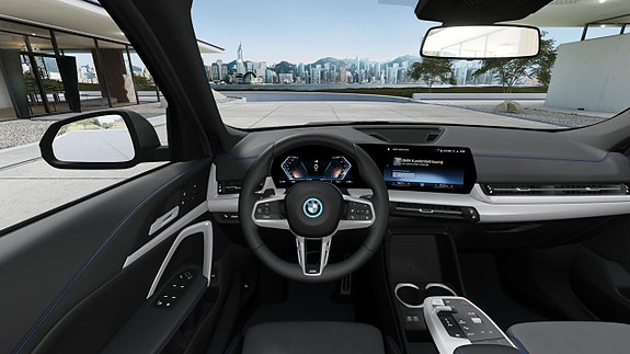BMW iX1 7 of 14