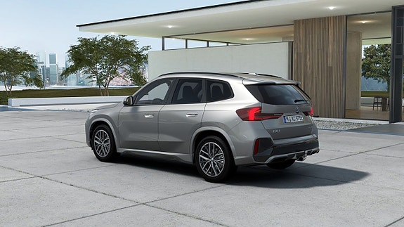 BMW iX1 13 of 14