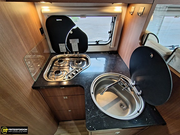 LMC I 745 Explorer Sportline, Automat, Låga enkelbäddar 10 of 21