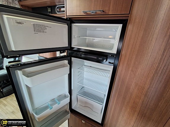LMC I 745 Explorer Sportline, Automat, Låga enkelbäddar 11 of 21