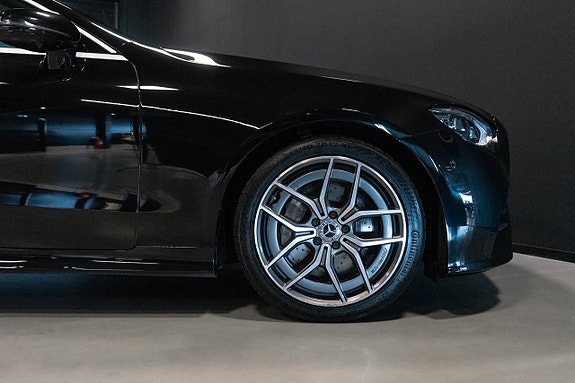 Mercedes-Benz E300 10 of 21