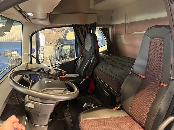 Volvo FH16 650 6x4 timmerbil 11 of 12