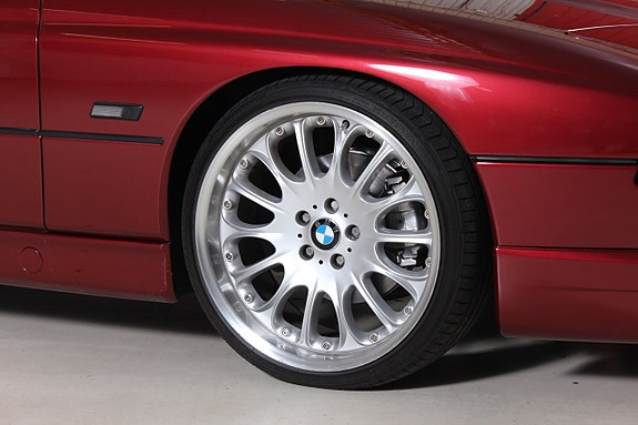 BMW 850i 7 of 24
