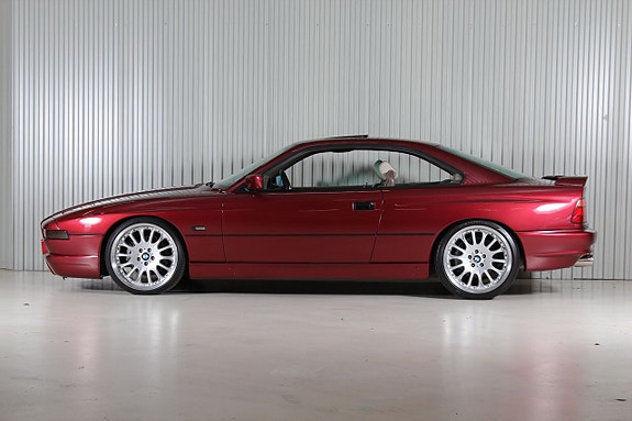 BMW 850i 10 of 24
