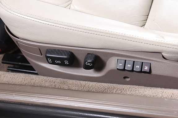 BMW 850i 23 of 24