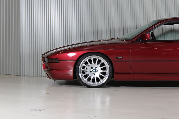 BMW 850i 11 of 24