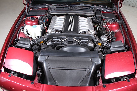 BMW 850i 15 of 24
