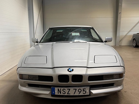 BMW 850i 9 of 16