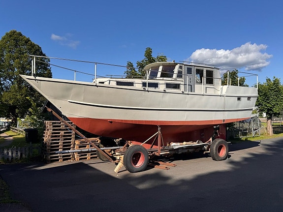 Båt Holländsk Motorkryssare 12x4 m -1995 via auktion