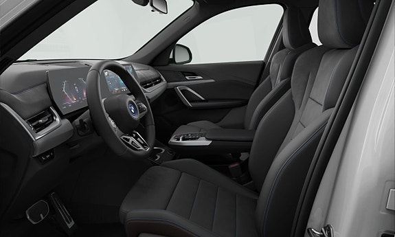 BMW iX1 2 of 5