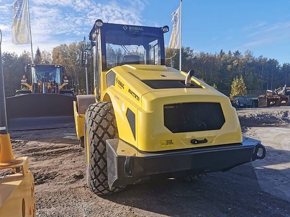 Bomag BW213D-5 2 of 15